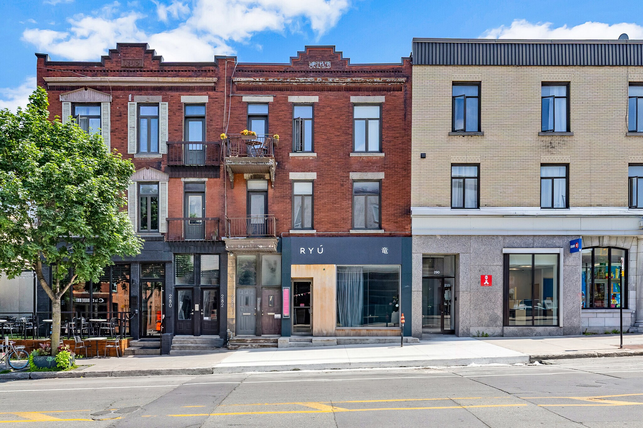284-288 Laurier O, Montréal, QC à louer Photo de l’immeuble– Image 1 sur 19
