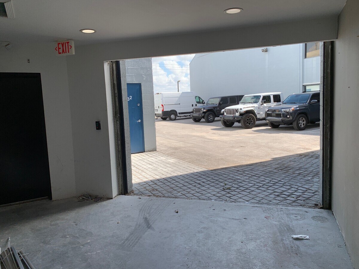 14200-14238 SW 136th St, Miami, FL 33186 - Lot 14230 -  - Photo intérieure - Image 1 of 6