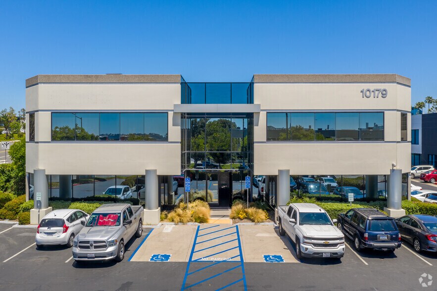 10179 Huennekens St, San Diego, CA à louer - Photo de l’immeuble – Image 2 sur 3