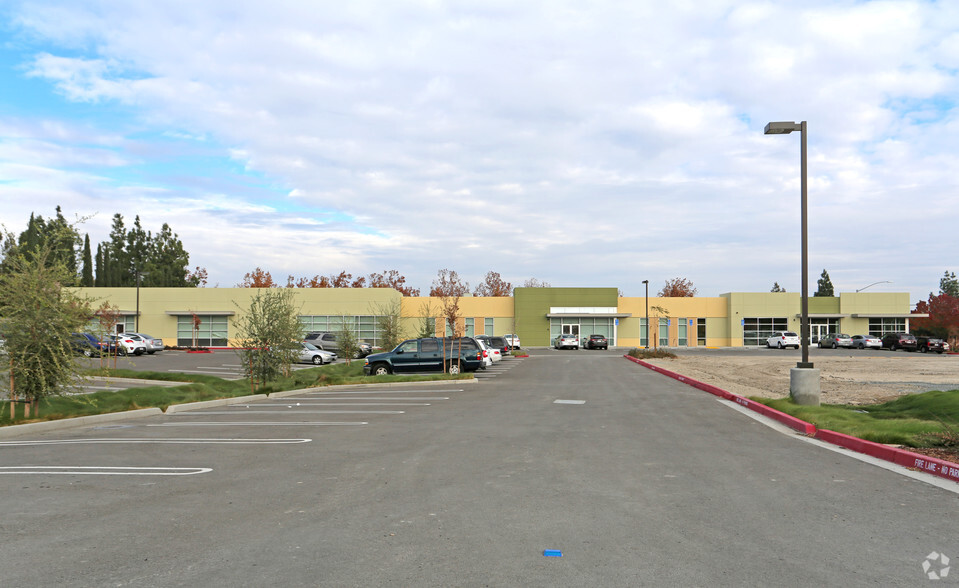 2345 Country Hills Dr, Antioch, CA à louer - Photo de l’immeuble – Image 2 sur 4