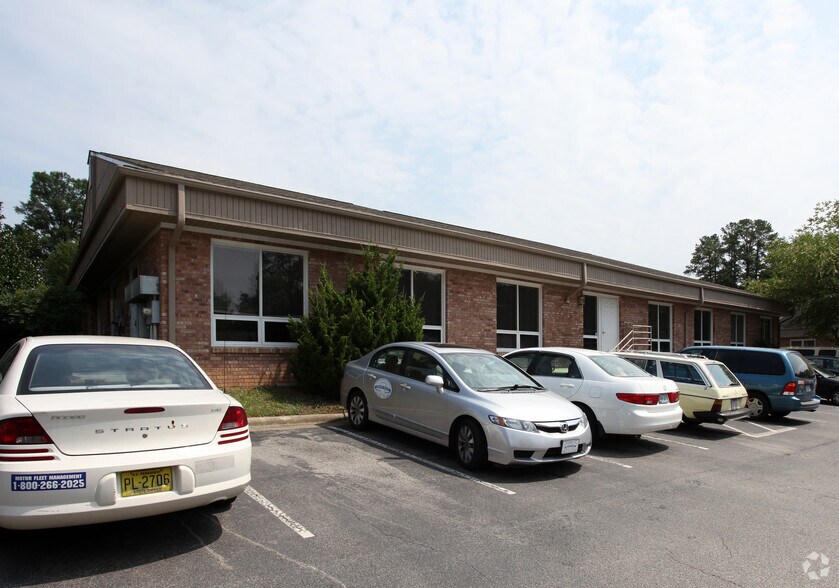 3711 University Dr, Durham, NC à louer - Photo de l’immeuble – Image 3 sur 4