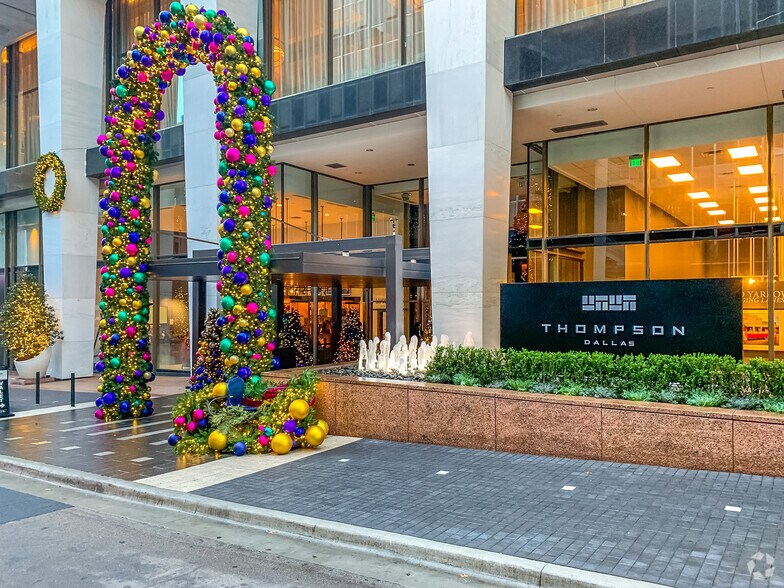 1401 Elm St, Dallas, TX à louer - Photo de l’immeuble – Image 2 sur 5
