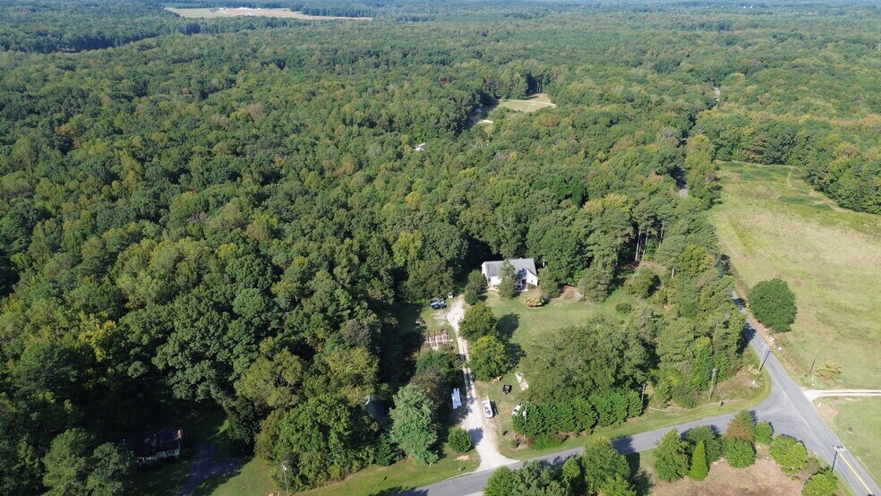 1981 Urbine Rd, Powhatan, VA à vendre - Photo de l’immeuble – Image 3 sur 7