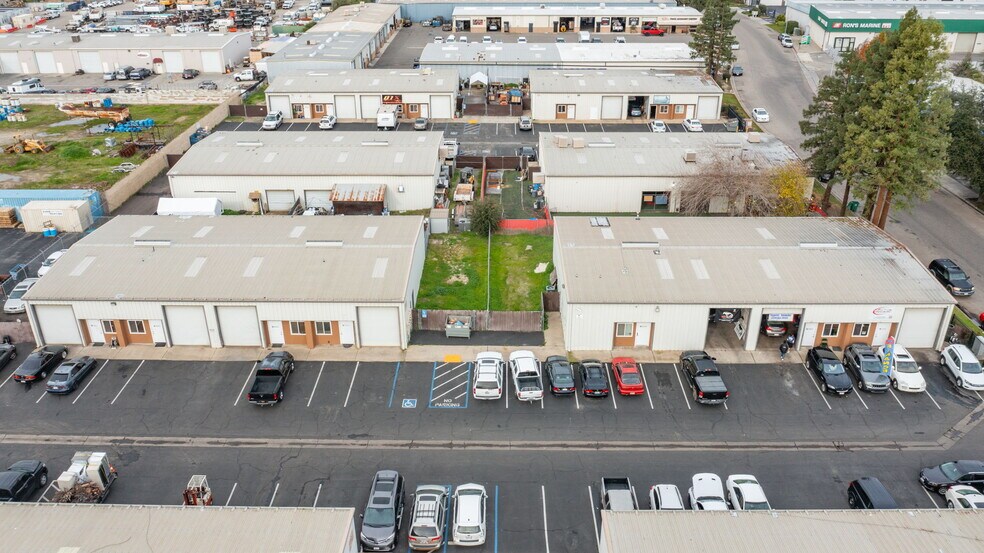 2695 N Sunnyside Ave, Fresno, CA à louer - Photo principale – Image 1 sur 10