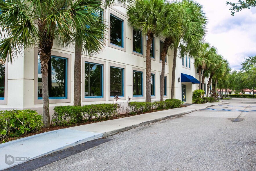 10394 W Sample Rd, Coral Springs, FL à louer - Photo de l’immeuble – Image 3 sur 13