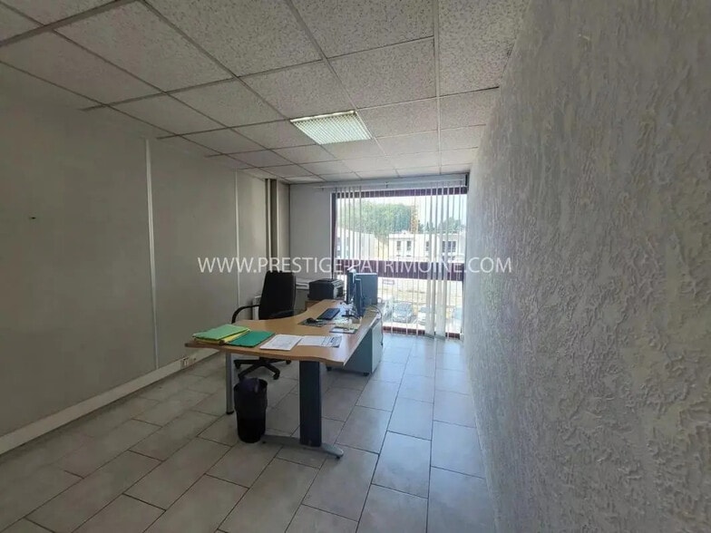 Bureau dans Mouans-Sartoux à louer - Photo de l’immeuble – Image 3 sur 4