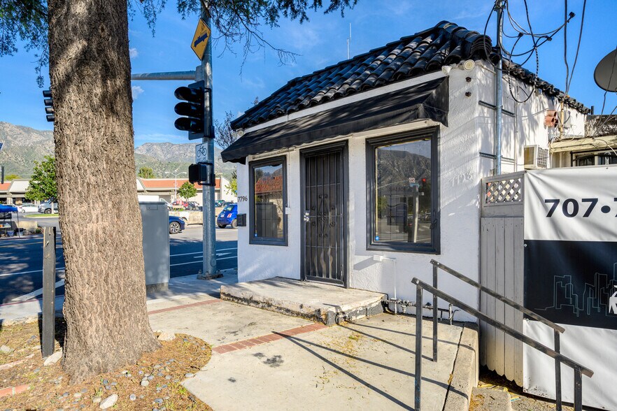 7798 Foothill Blvd, Tujunga, CA à vendre - Photo de l’immeuble – Image 3 sur 34