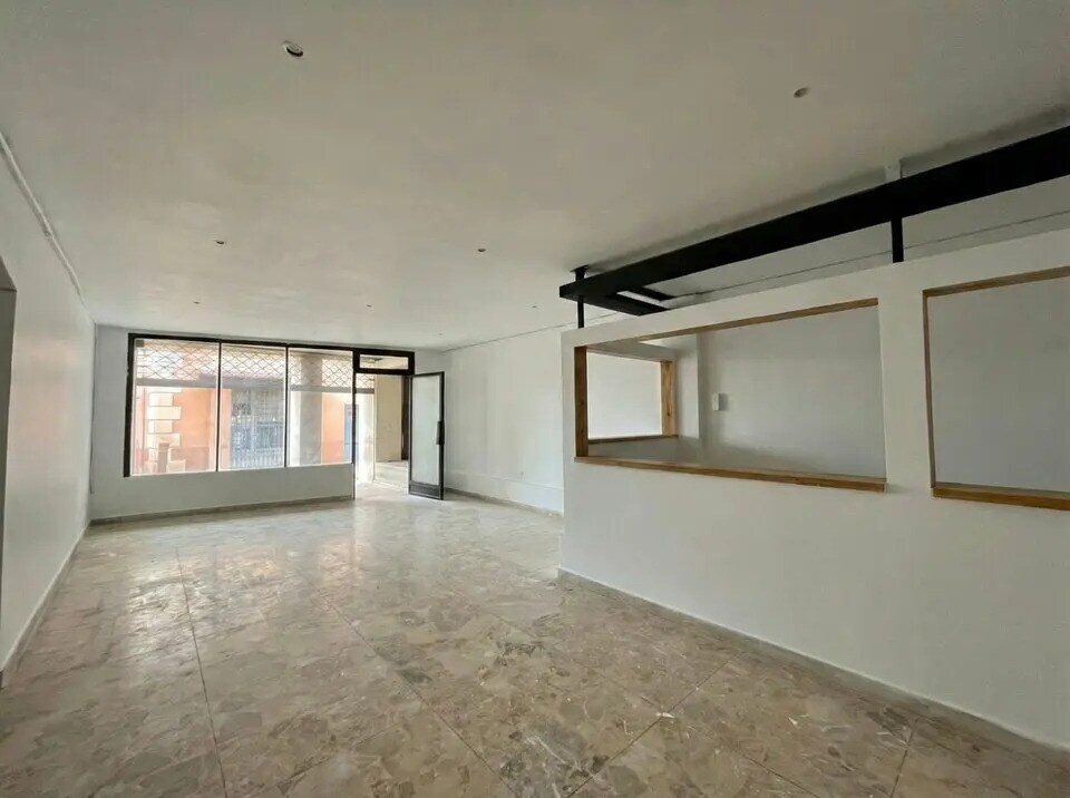 Local commercial dans Fréjus à louer Photo intérieure– Image 1 sur 6