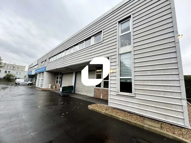 Plus de détails pour Local d’activités à vendre
