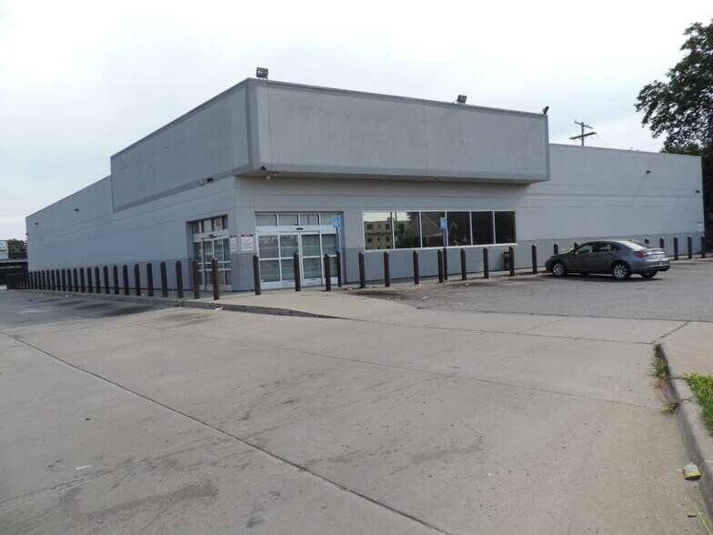 17170 Harper Ave, Detroit, MI à louer - Photo de l’immeuble – Image 1 sur 14
