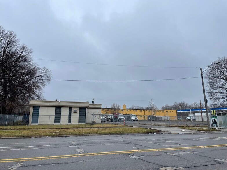 23861 W McNichols Rd, Detroit, MI à vendre - Photo de l’immeuble – Image 2 sur 17