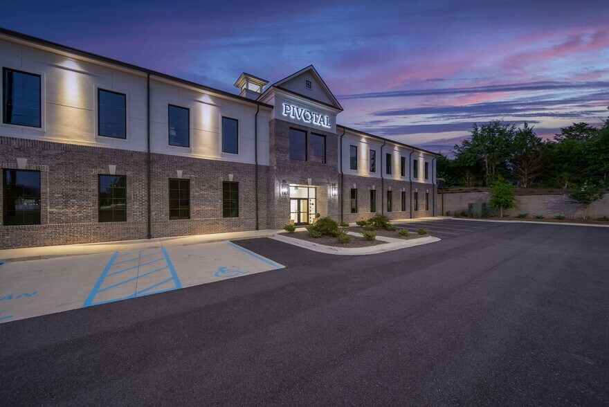 2372 E University Dr, Auburn, AL à louer - Photo de l’immeuble – Image 3 sur 7