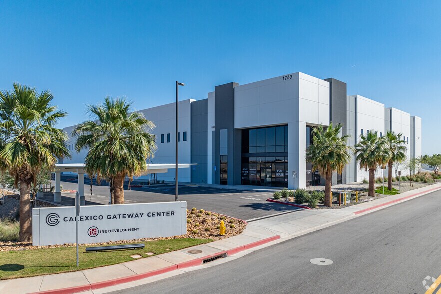 1749 Gateway Rd, Calexico, CA à louer - Photo de l’immeuble – Image 2 sur 10
