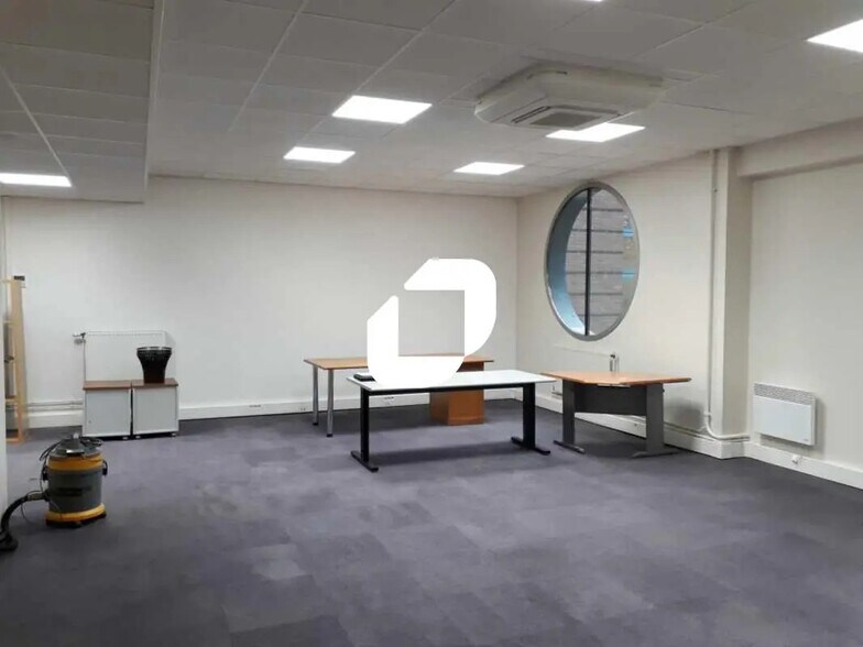 Bureau dans Villiers-sur-Marne à louer - Photo de l’immeuble – Image 2 sur 4