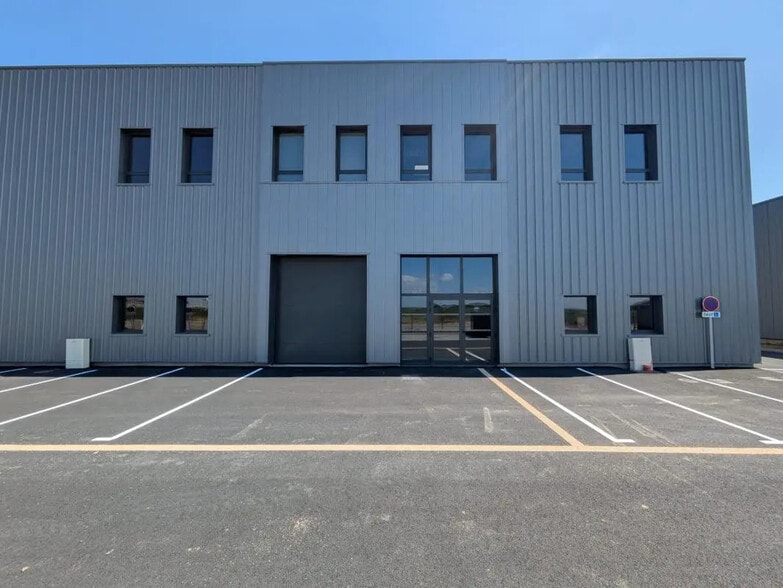Local d’activités dans Caen à louer - Photo de l’immeuble – Image 3 sur 5