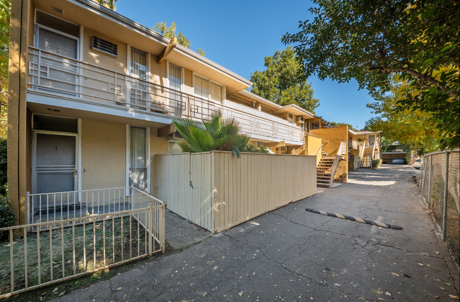 570 N Madison Ave, Pasadena, CA à vendre - Photo de l’immeuble – Image 3 sur 6