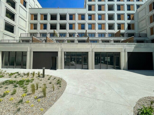 Plus de détails pour Local commercial à vendre