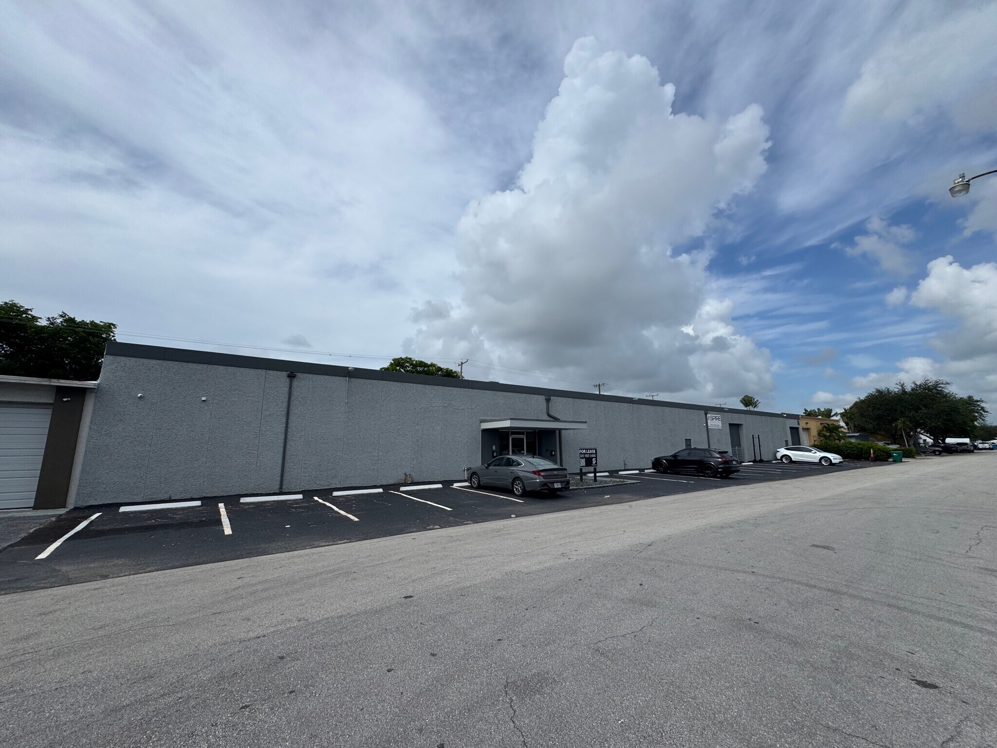 52 SW 5th Ct, Pompano Beach, FL à louer Photo de l’immeuble– Image 1 sur 9