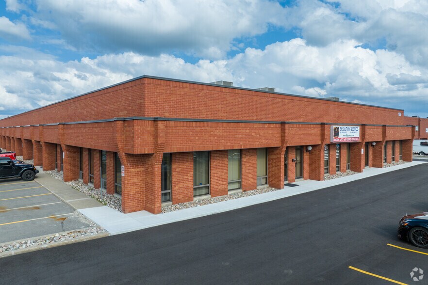 188 Wilkinson Rd, Brampton, ON à louer - Photo de l’immeuble – Image 2 sur 4