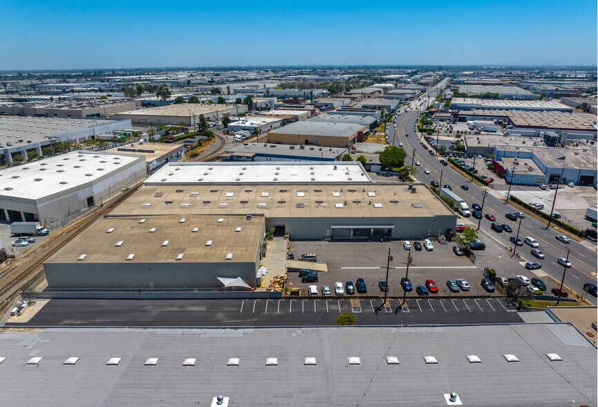 2042 Garfield Ave, Commerce, CA à vendre - Photo de l’immeuble – Image 2 sur 6