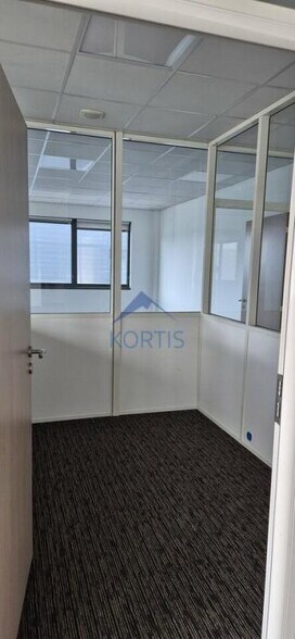355 Avenue Henri Schneider, Meyzieu à louer - Photo intérieure – Image 2 sur 4