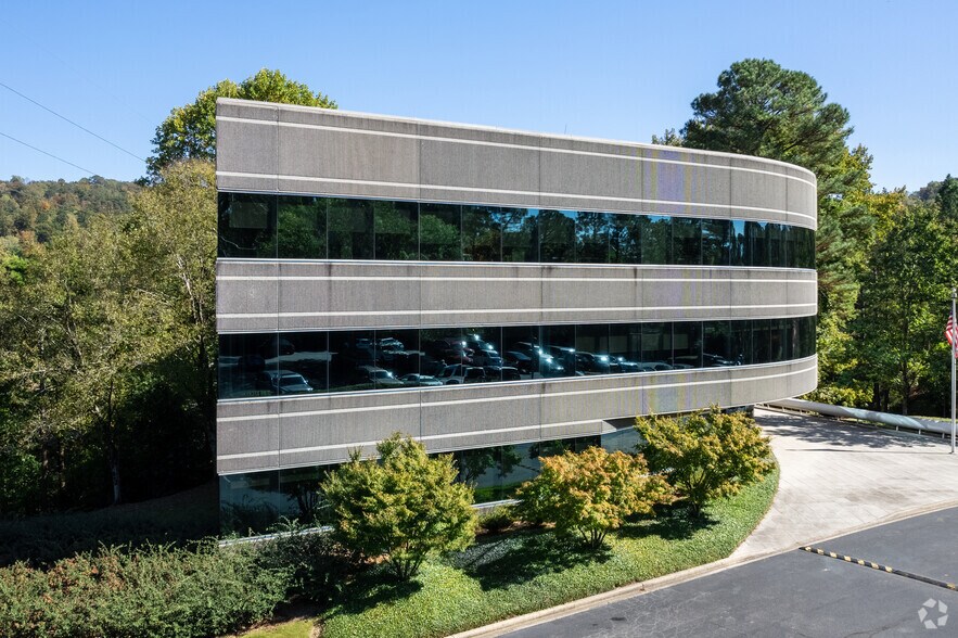 600 Luckie Dr, Birmingham, AL à louer - Photo de l’immeuble – Image 3 sur 7