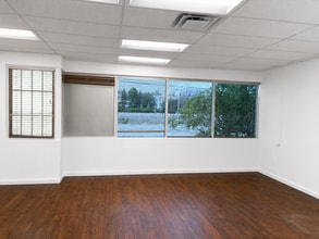 23147 Ventura Blvd, Woodland Hills, CA à louer Photo intérieure– Image 1 sur 2
