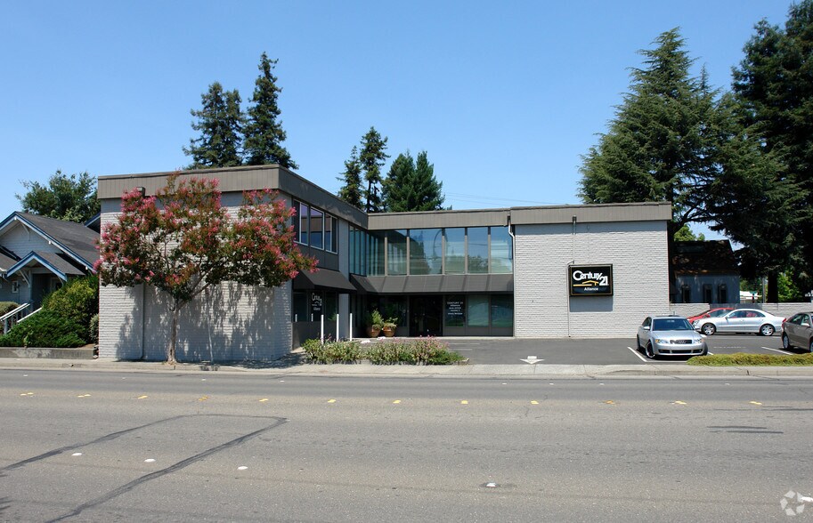 1057 College Ave, Santa Rosa, CA à vendre - Photo principale – Image 1 sur 9