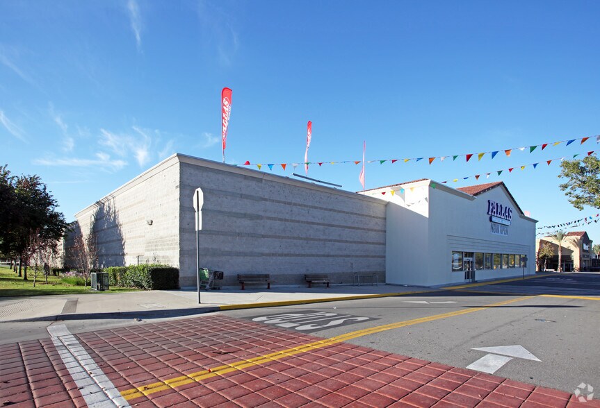1261 N Azusa Ave, Covina, CA à louer - Photo principale – Image 1 sur 6