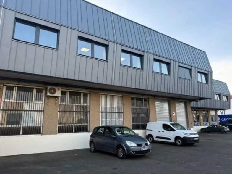 32 Avenue De L'Oceanie, Villejust à louer - Photo de l’immeuble – Image 3 sur 10