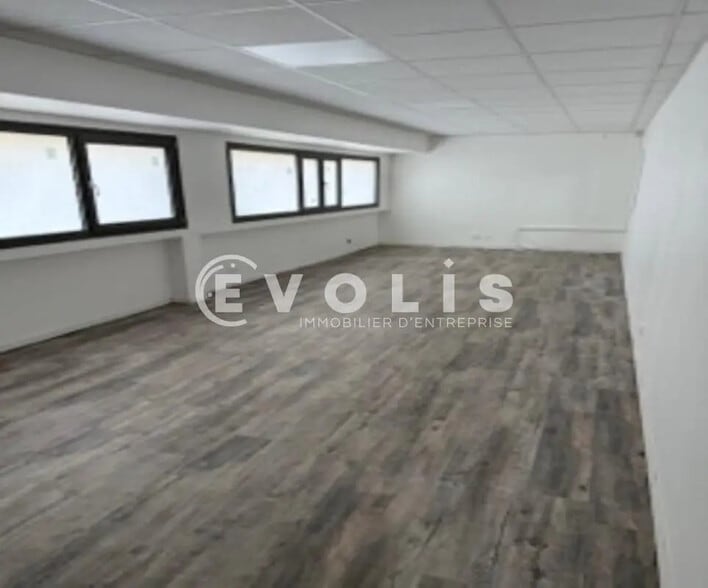 Local d’activités dans Villeneuve-la-Garenne à louer - Photo intérieure – Image 3 sur 12