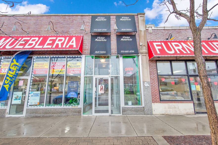 4235 S Archer Ave, Chicago, IL à vendre - Photo de l’immeuble – Image 1 sur 41