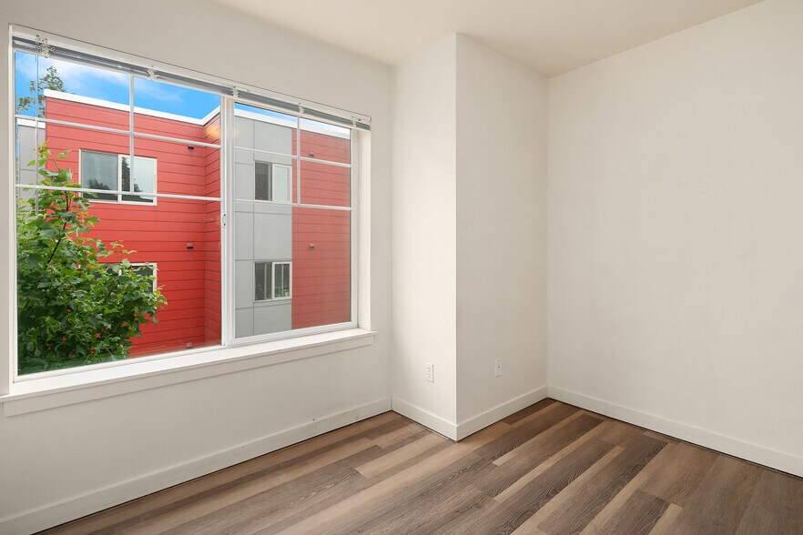 4218 Pasadena Pl NE, Seattle, WA à vendre - Photo de l’immeuble – Image 2 sur 18