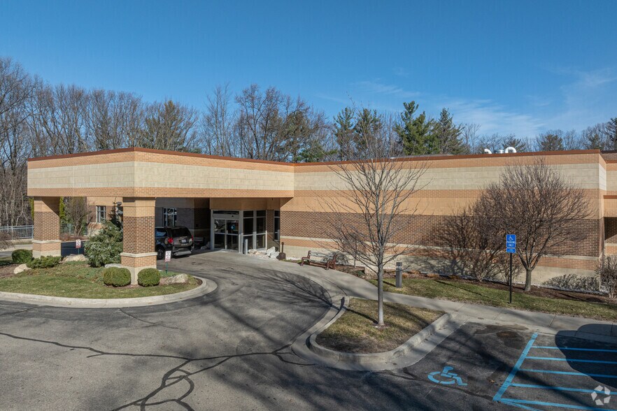 1250 Mercy Dr, Muskegon, MI à louer - Photo de l’immeuble – Image 2 sur 16