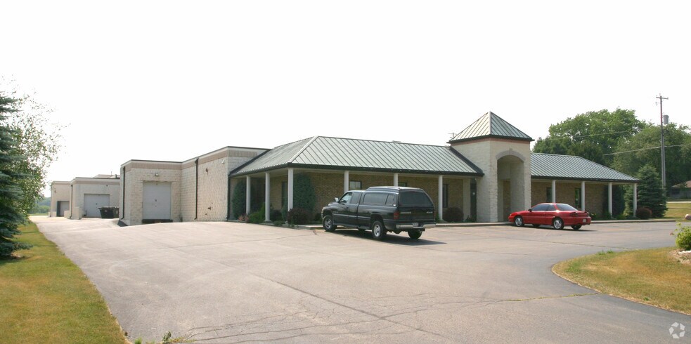 475 Mckenzie Rd, Mukwonago, WI à louer - Photo principale – Image 1 sur 5