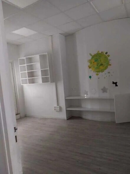 Immeuble residentiel dans Paris à vendre - Photo intérieure – Image 2 sur 3