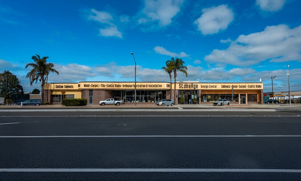 1661-1701 S State College Blvd, Anaheim, CA à vendre - Photo de l’immeuble – Image 3 sur 45