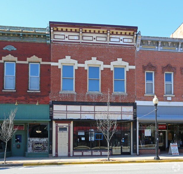 26 N Broadway, Aurora, IL à louer - Photo de l’immeuble – Image 3 sur 4