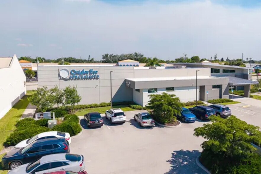 112 Del Prado Blvd, Cape Coral, FL à vendre - Photo de l’immeuble – Image 2 sur 3