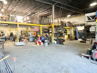 Plus de détails pour 10-40 Borden Ave, Long Island City, NY - Local commercial à louer
