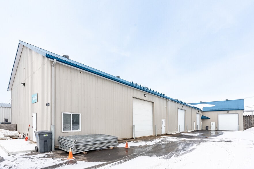 1245 St J.-A.-Bombardier, Lévis, QC à louer - Photo principale – Image 1 sur 4