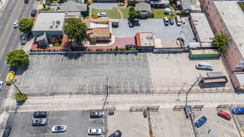 14430 Vanowen St, Van Nuys, CA à vendre - Photo de l’immeuble – Image 3 sur 25