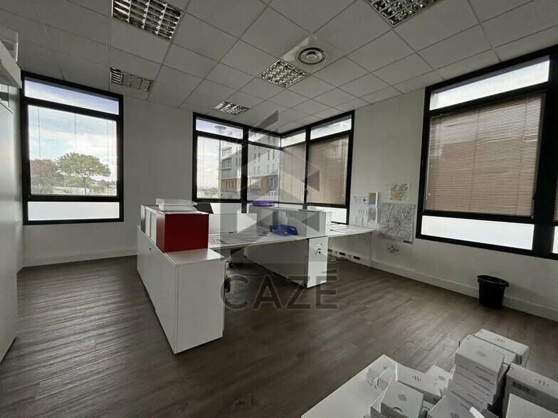 Bureau dans Mérignac à louer - Photo de l’immeuble – Image 2 sur 7
