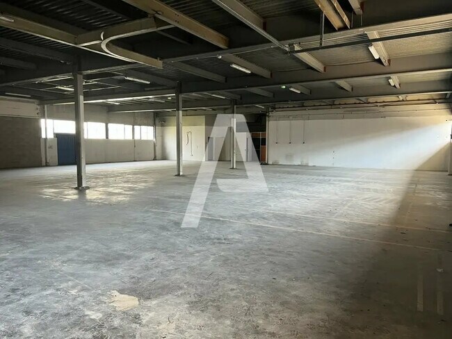 Plus de détails pour Local d'activités à louer