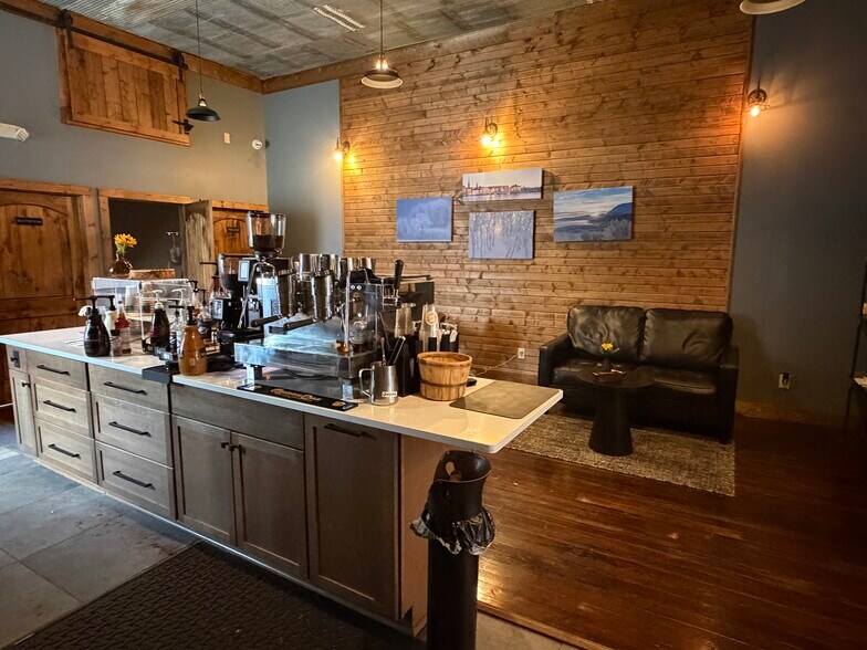 208 N Oakland Ave, Oakland, NE à vendre - Photo intérieure – Image 3 sur 10