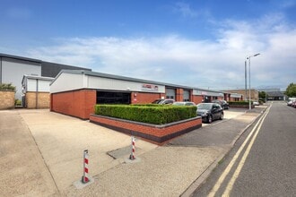 284 Aberdeen Ave, Slough à louer Photo de l’immeuble– Image 2 sur 3