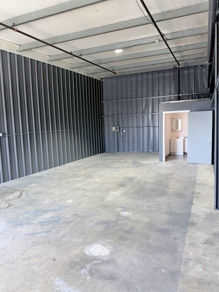 10027 Harmon Rd, Fort Worth, TX à louer - Photo intérieure – Image 3 sur 31