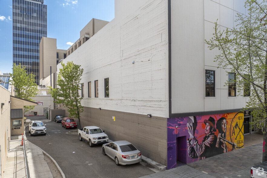 100 N Sierra St, Reno, NV à louer - Photo de l’immeuble – Image 3 sur 14