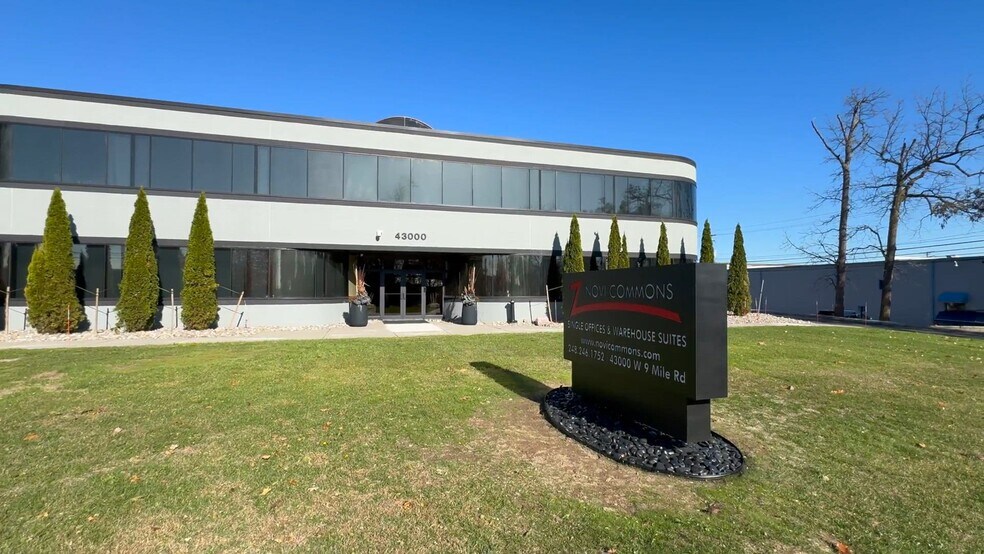 43000 W 9 Mile Rd, Novi, MI à louer - Vidéo sur l’annonce professionnelle – Image 2 sur 17
