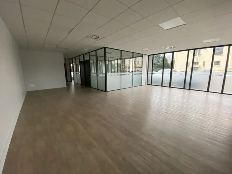 Bureau dans Neuville-sur-Saône à louer - Photo de l’immeuble – Image 3 sur 21